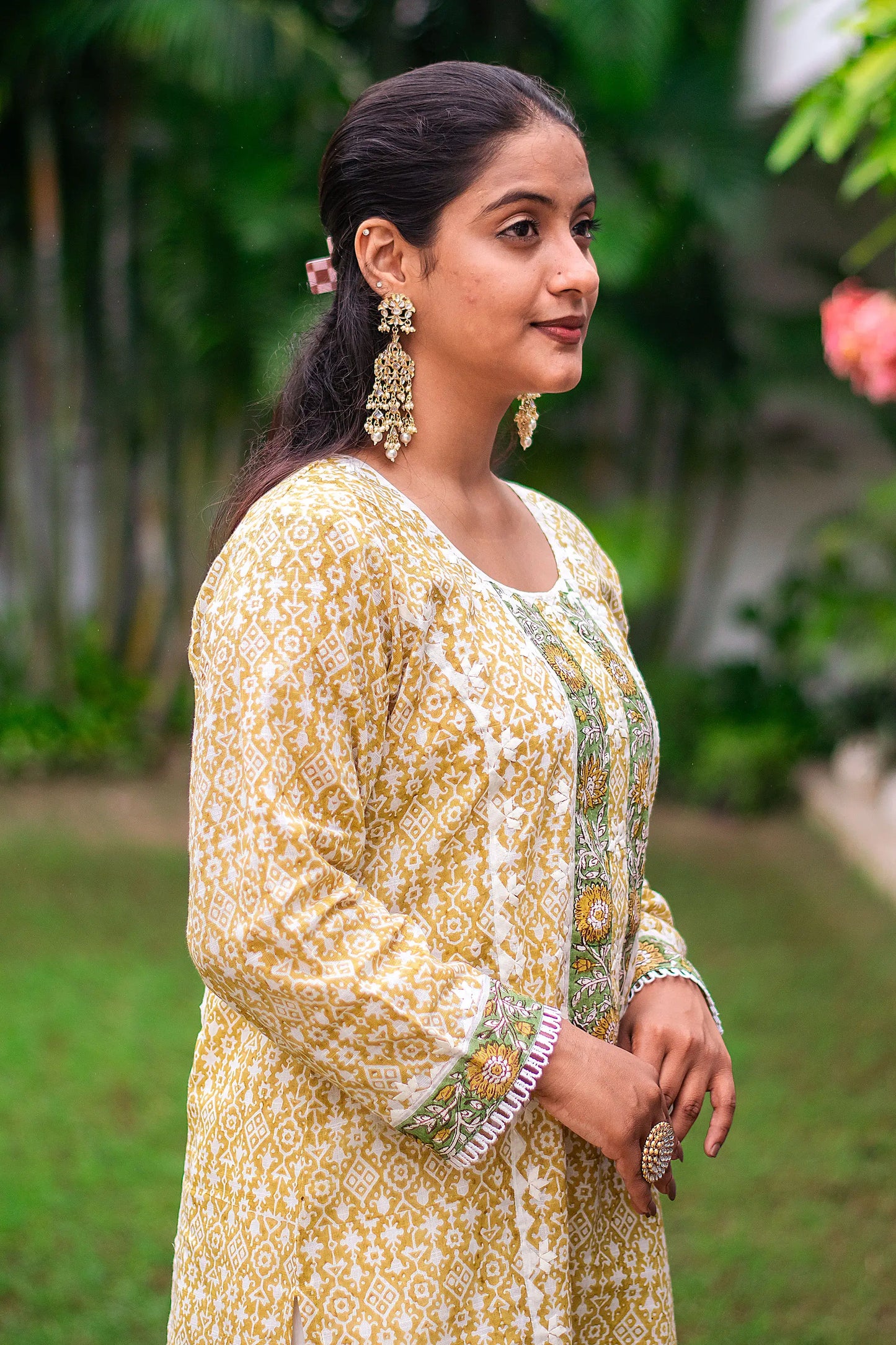 Yellow print linen kurta set with applique work