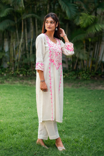 Off-white cotton kurti, dupatta and trousers with pink kashmiri & applique work