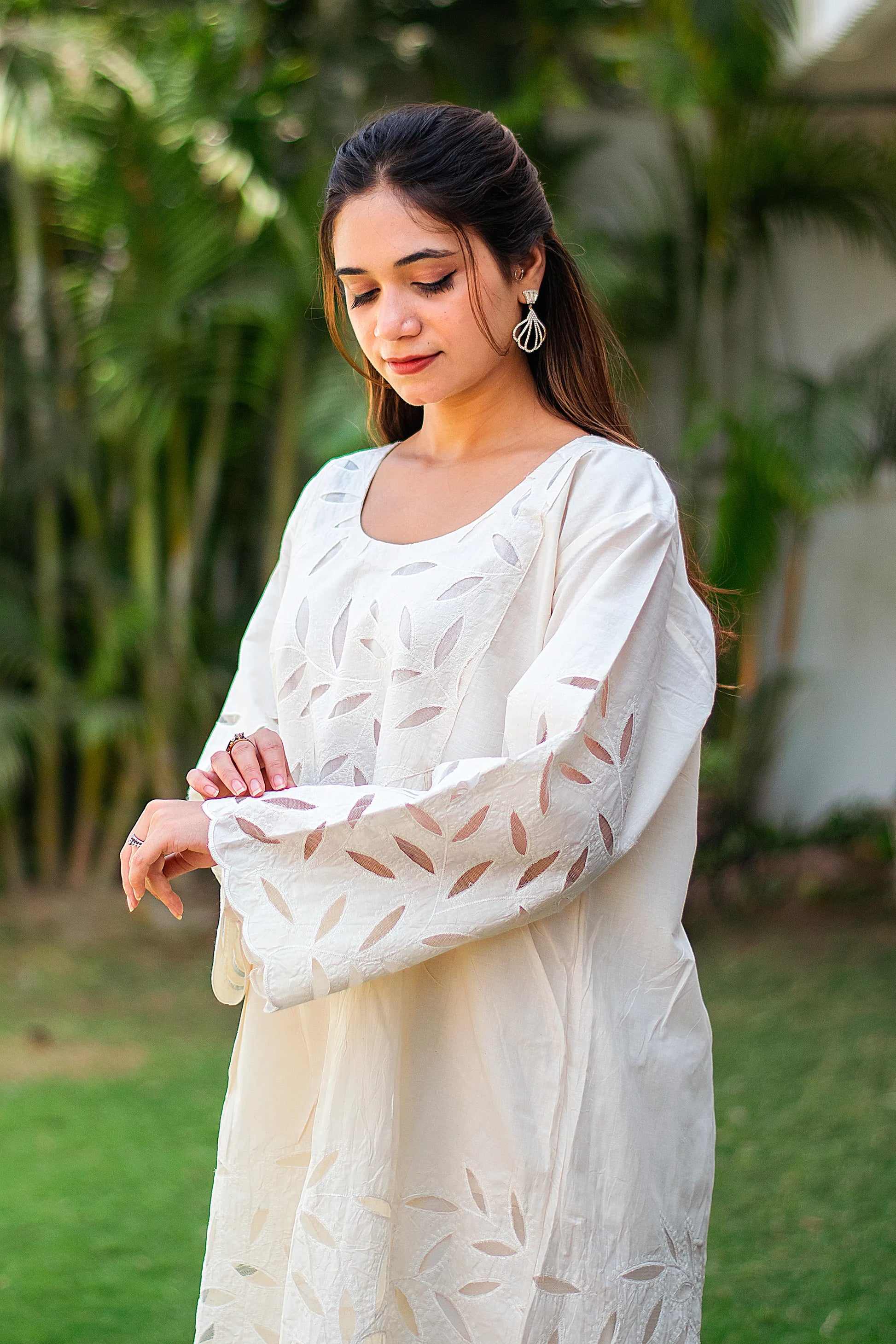 Side profile of an Indian woman, focusing the embroidery on the kurta