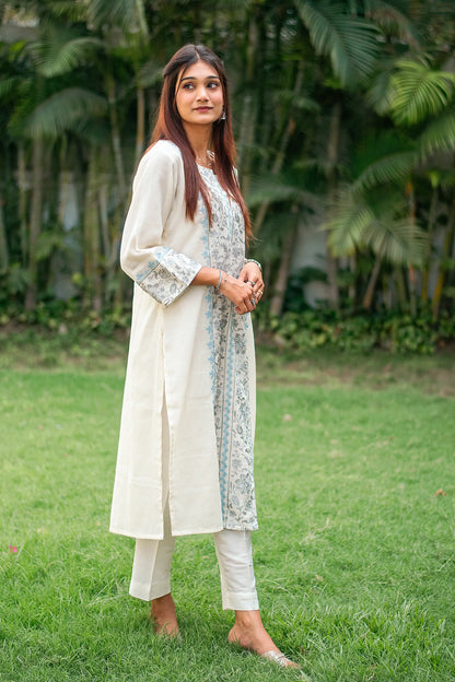 Off-white cotton kurti, dupatta and trousers with grey-blue kashmiri & applique work