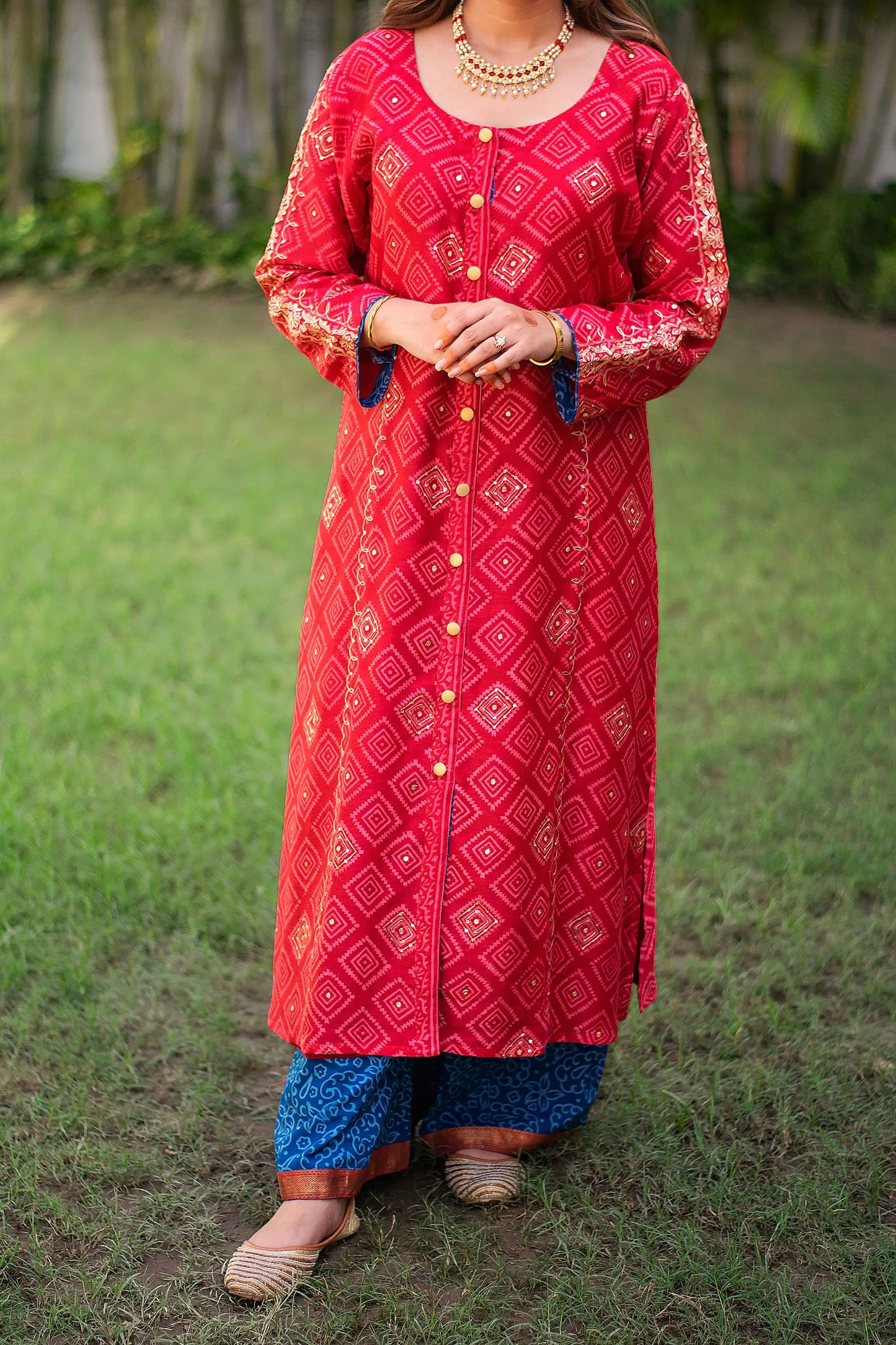 Red maheshwari kurta, blue maheshwari dupatta & blue palazzo with zardozi work