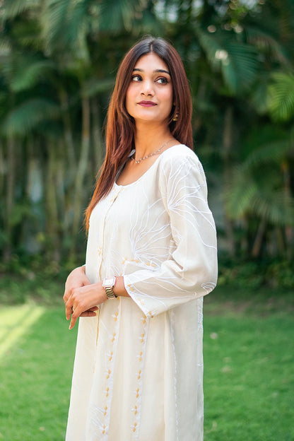 Off white chanderi kurta, dupatta & trousers with embroidery & applique work