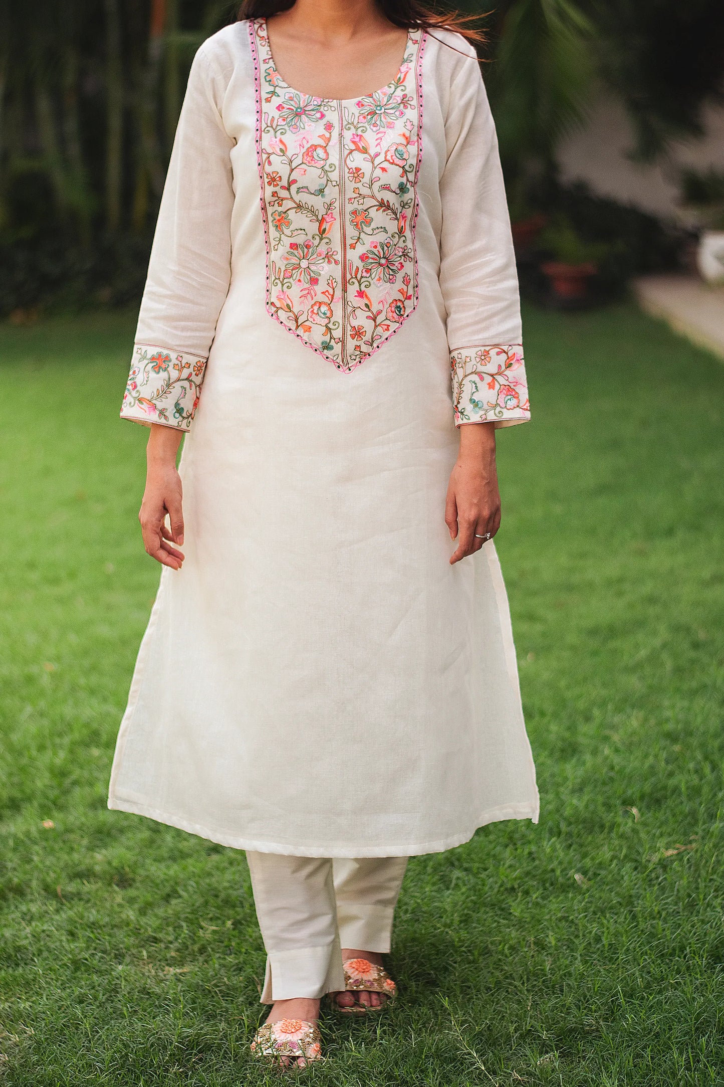 Off-White Kashmiri embroidery Kurta set with cotton kurta, dupatta and trousers