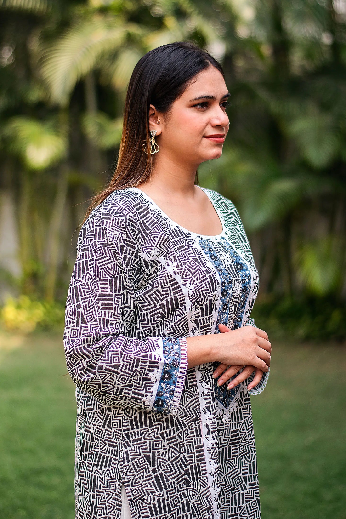 Black printed linen kurta, dupatta & white trousers with applique work