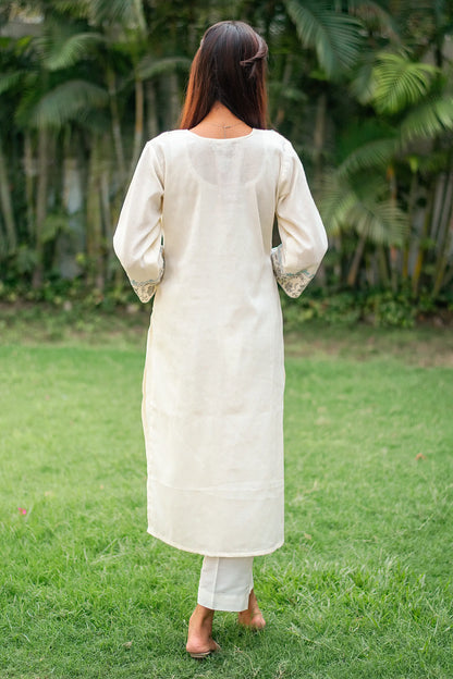 Off-white cotton kurti, dupatta and trousers with grey-blue kashmiri & applique work
