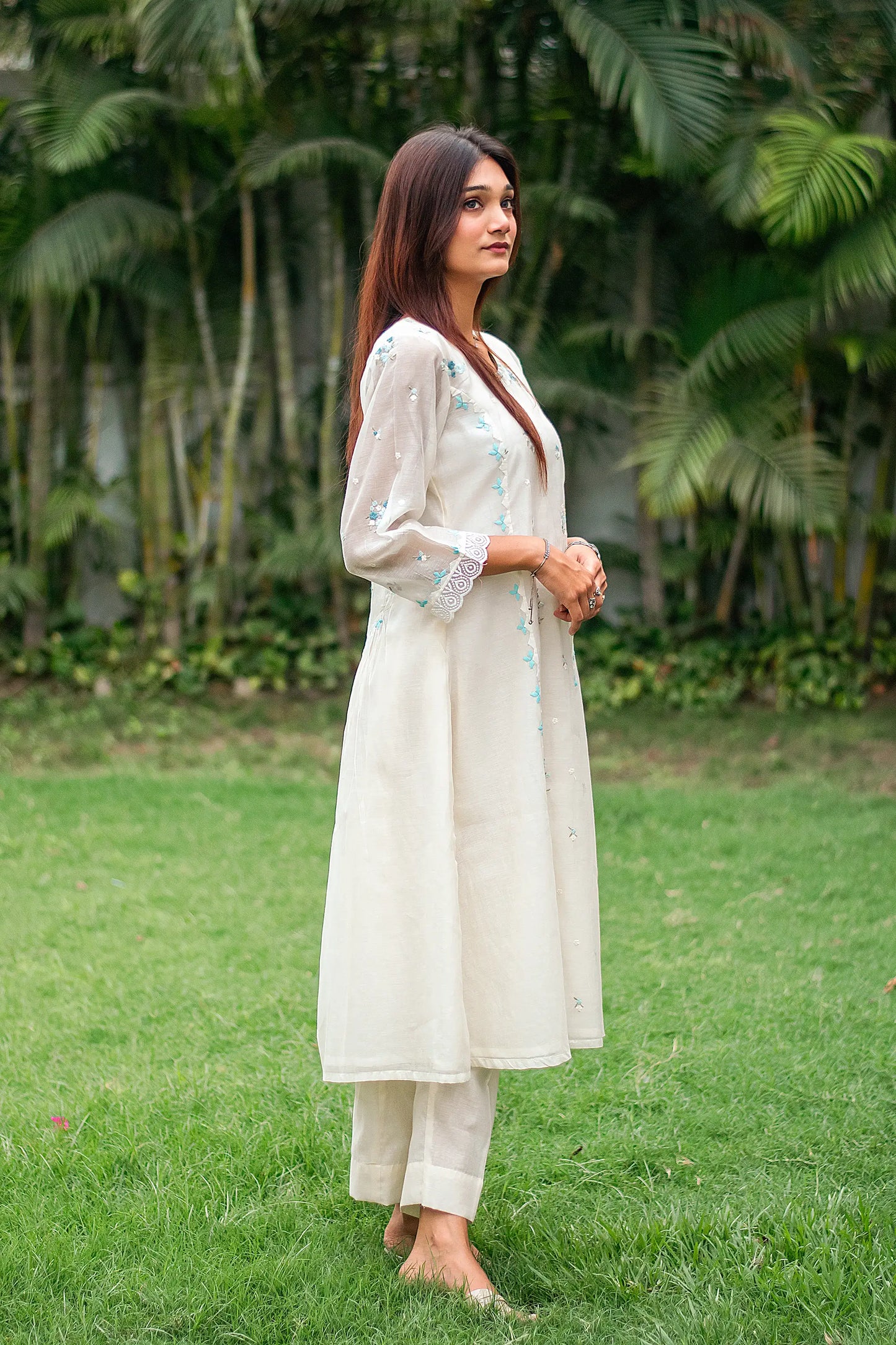 Off-white chanderi kurti, dupatta and trousers with blue embroidery & applique work