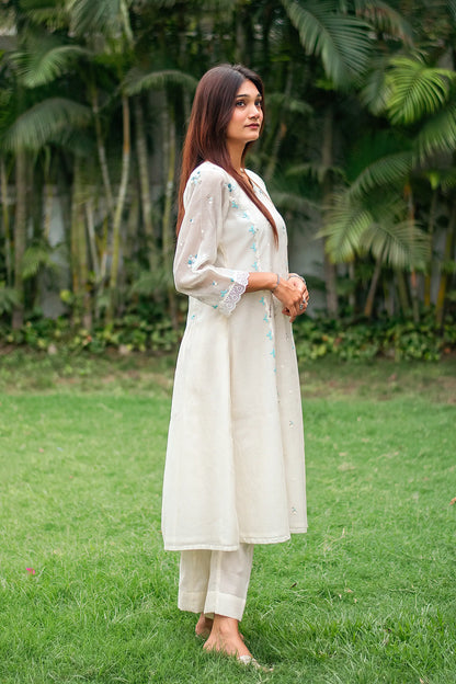 Off-white chanderi kurti, dupatta and trousers with blue embroidery & applique work