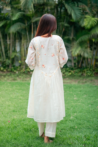 Off-white chanderi kurti, dupatta and trousers with peach-red embroidery & applique work