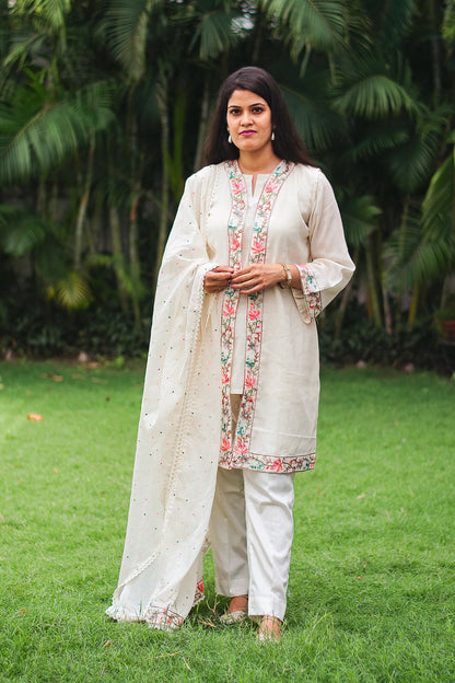 Indian model in an off-white tunic and trousers set, featuring intricate Kashmiri embroidery and a matching dupatta