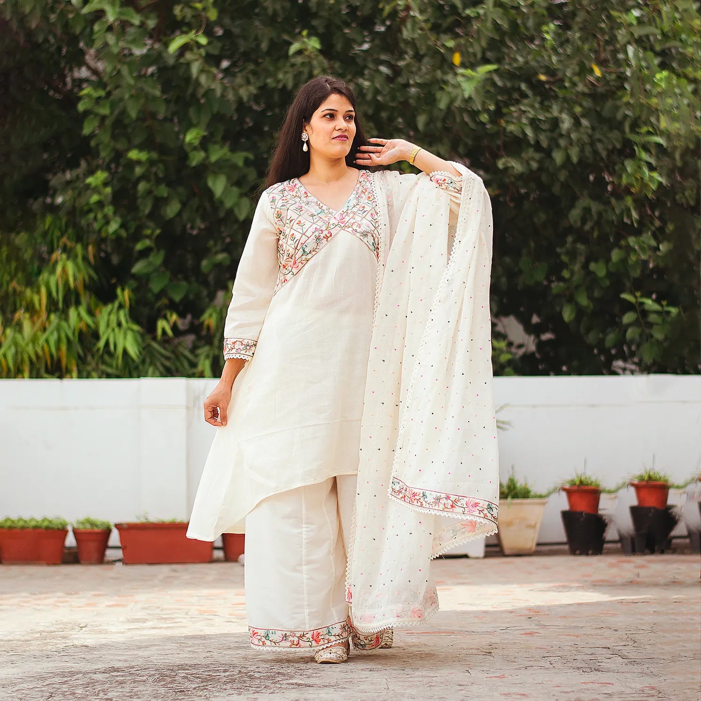 Bahaar e Chinaar Off white cotton asymmetric gathered kurta with