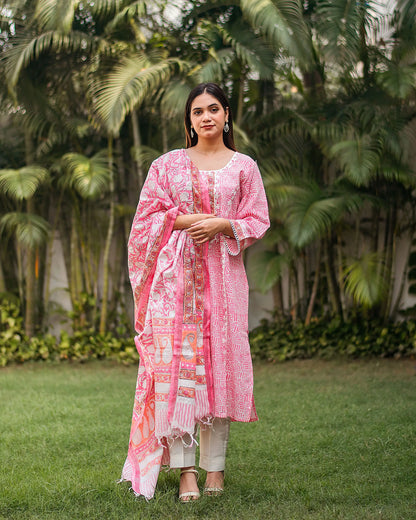 Pink printed linen kurta, dupatta & white trousers with applique work