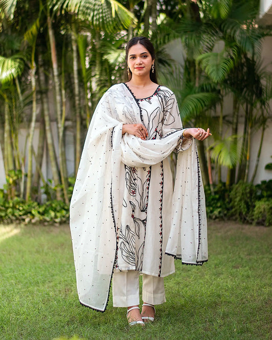 Off white kurta set with applique work