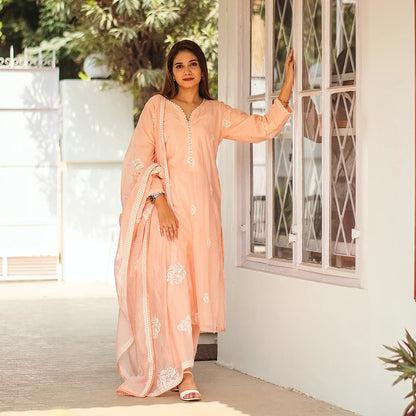 Peach resham embroidered cotton kurta and dupatta with peach trousers