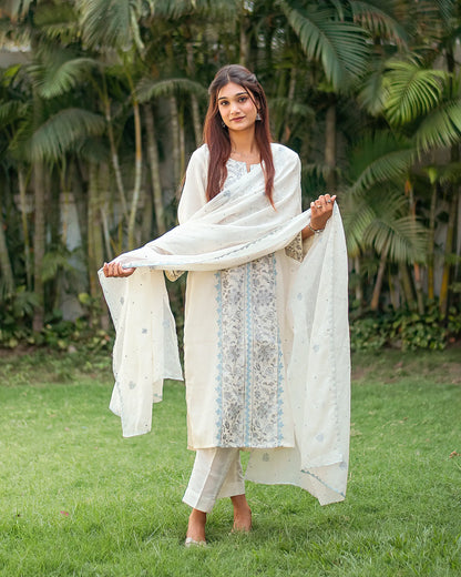 Off-white cotton kurti, dupatta and trousers with grey-blue kashmiri & applique work