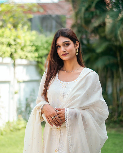 Off white chanderi kurta, dupatta & trousers with embroidery & applique work