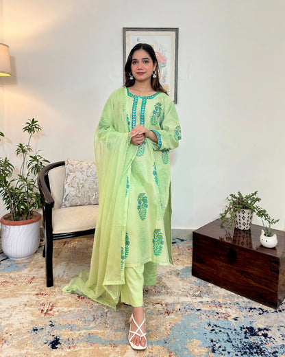Green Chanderi Formal Wear Kurta Set with Aari embroidery