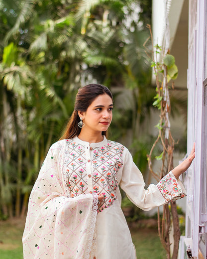 Close up of an Indian girl in an off-white front-open cotton kurti and dupatta with floral Kashmiri embroidery