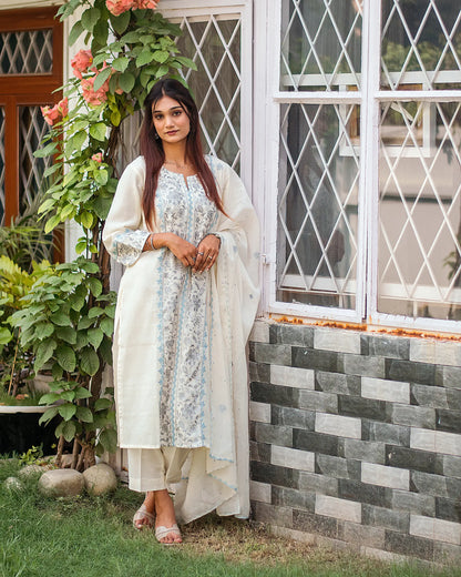 Off-white cotton kurti, dupatta and trousers with grey-blue kashmiri & applique work