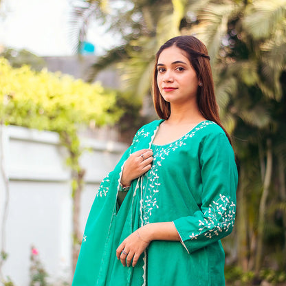 An Indian model showcasing a green chanderi kurti & dupatta with applique work, only the upper half of the kurta is visible.