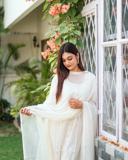 Off white chanderi kurta, dupatta & trousers with embroidery & applique work