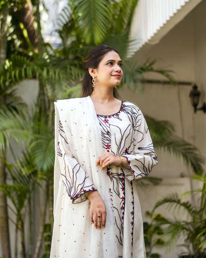 Off white kurta set with applique work