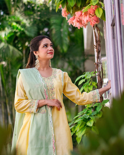 Yellow-green chanderi kurta set with hand embroidery