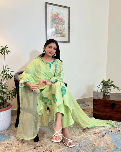 Green Chanderi Formal Wear Kurta Set with Aari embroidery