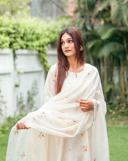 Off-white chanderi kurti, dupatta and trousers with peach-red embroidery & applique work
