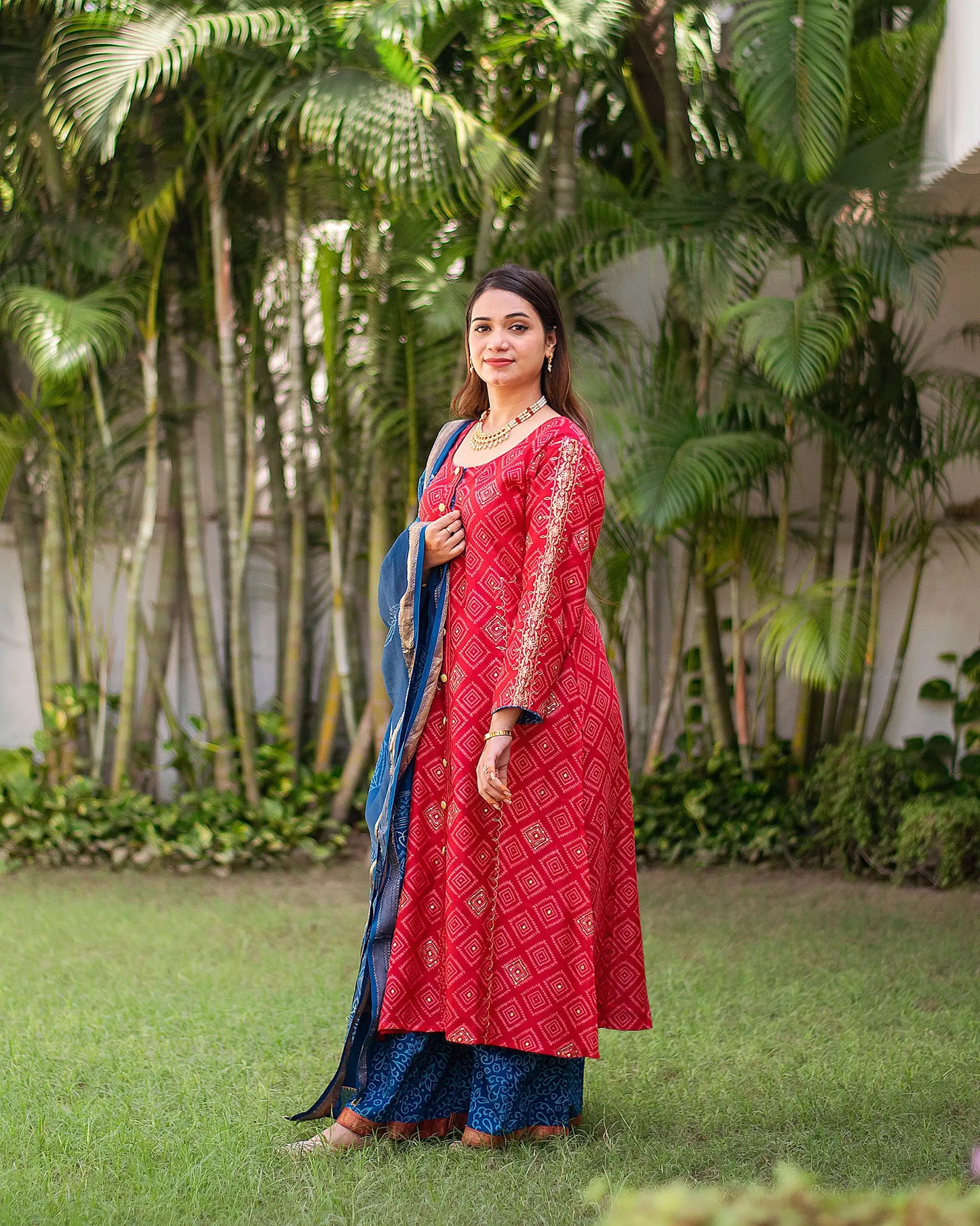 Red maheshwari kurta, blue maheshwari dupatta & blue palazzo with zardozi work