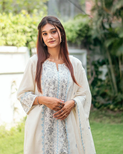 Off-white cotton kurti, dupatta and trousers with grey-blue kashmiri & applique work