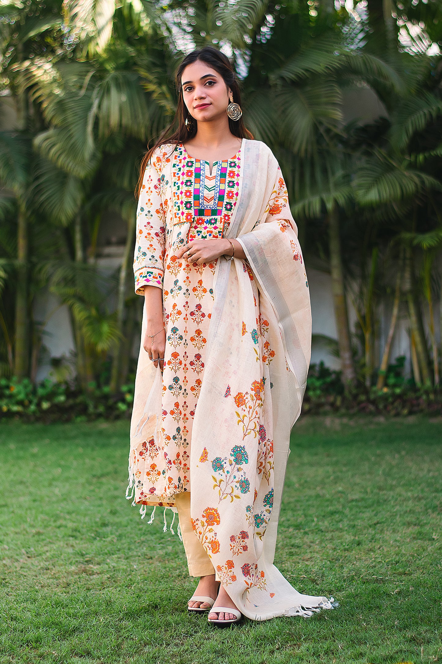 Cream linen resham embroidered kurta and cream dupatta with cream trousers