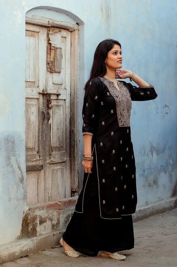 A lady wearing a black Chanderi dupatta, paired with a black silk kurta and palazzo.