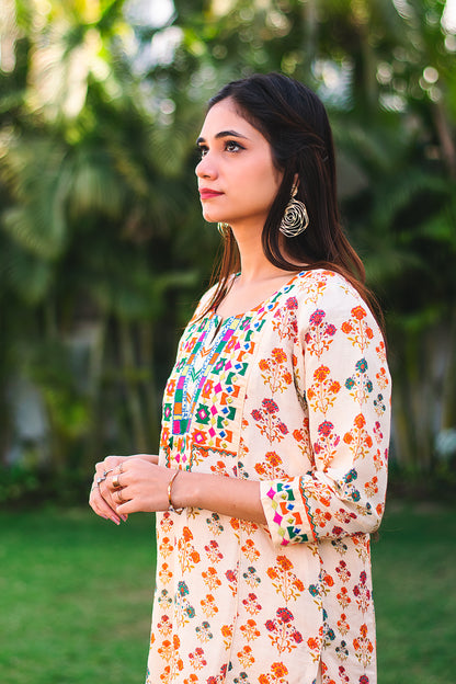 Cream linen resham embroidered kurta and cream dupatta with cream trousers