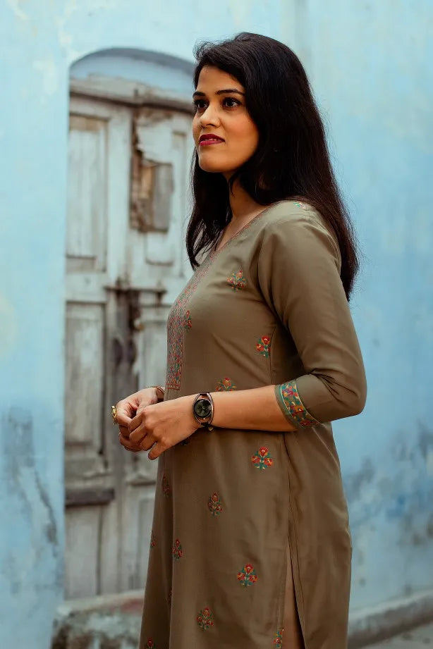 Female Model in Cotton Kani Suit with side view