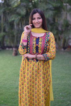 Indian women wearing light yellow colour kurti
