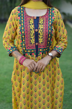 Indian women wearing yellow printed kurta