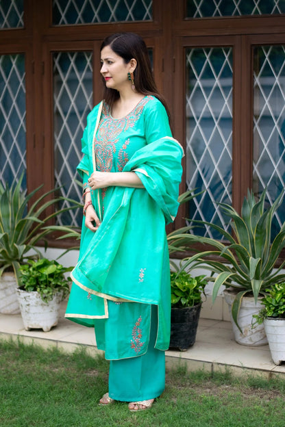 A charming sea green zari kurta with a mandarin collar and quarter sleeves.