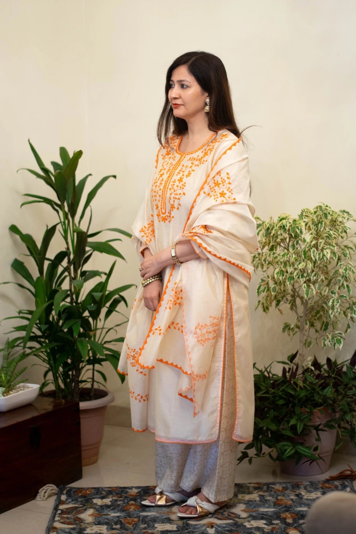 Indian women wearing chanderi cotton kurta