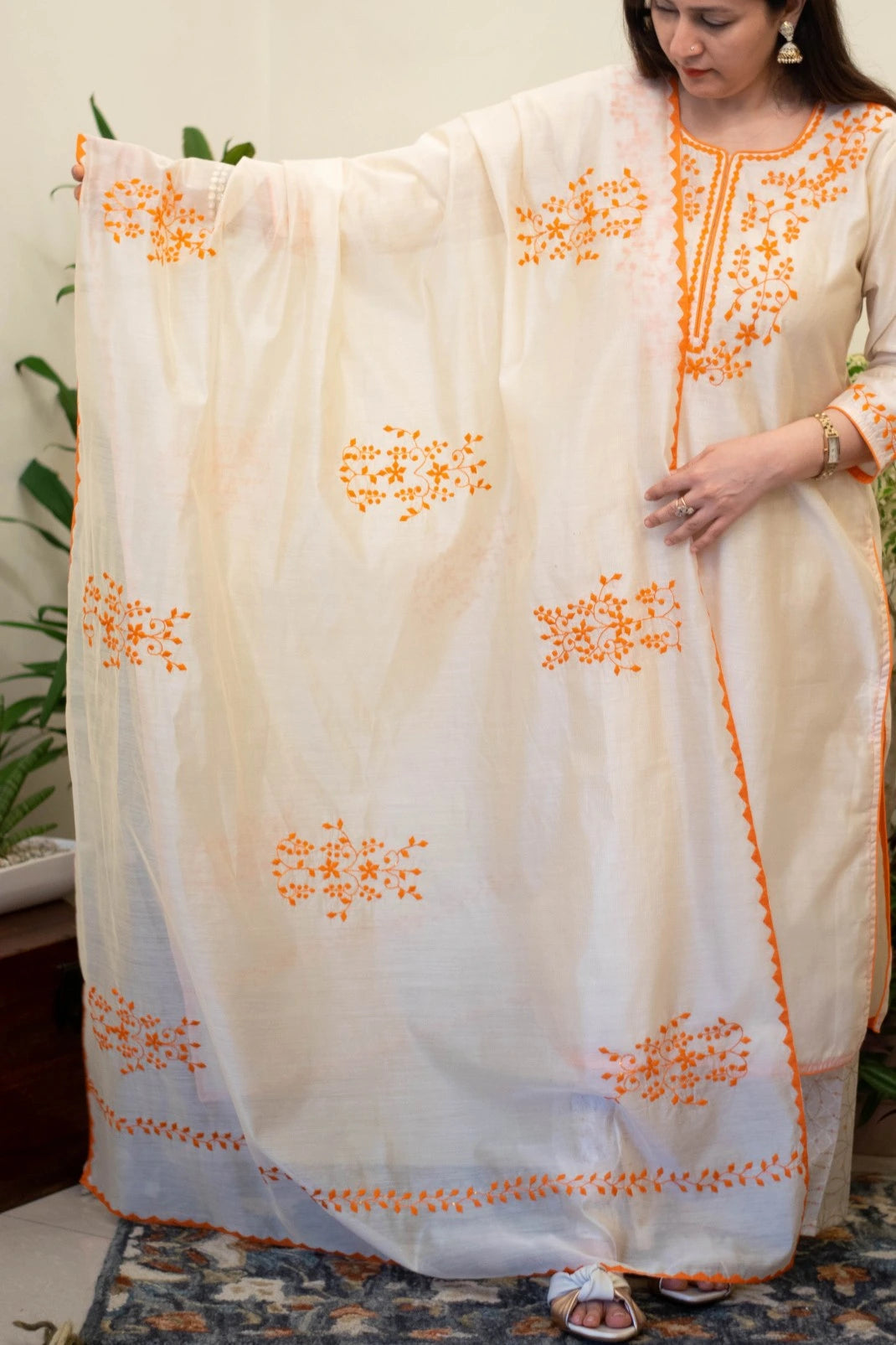 Indian women wearing chanderi kurti with dupatta