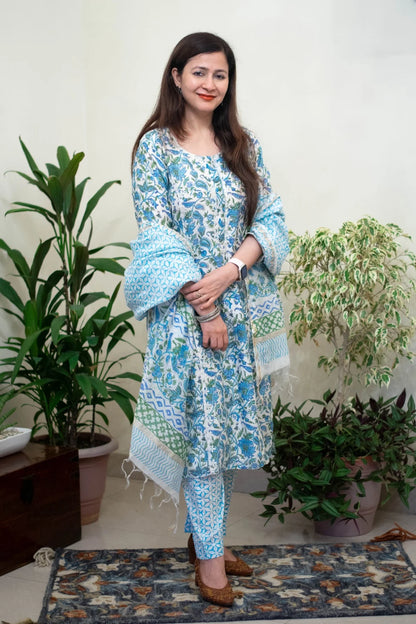 Blue block-print maheshwari applique and kamdani work kurta, blue block-print maheshwari dupatta with blue trousers