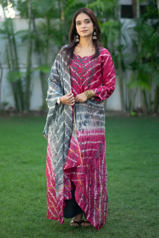 Onion Pink  tie-dye maheshwari kurta, grey tie-dye maheshwari dupatta with applique work with grey trousers