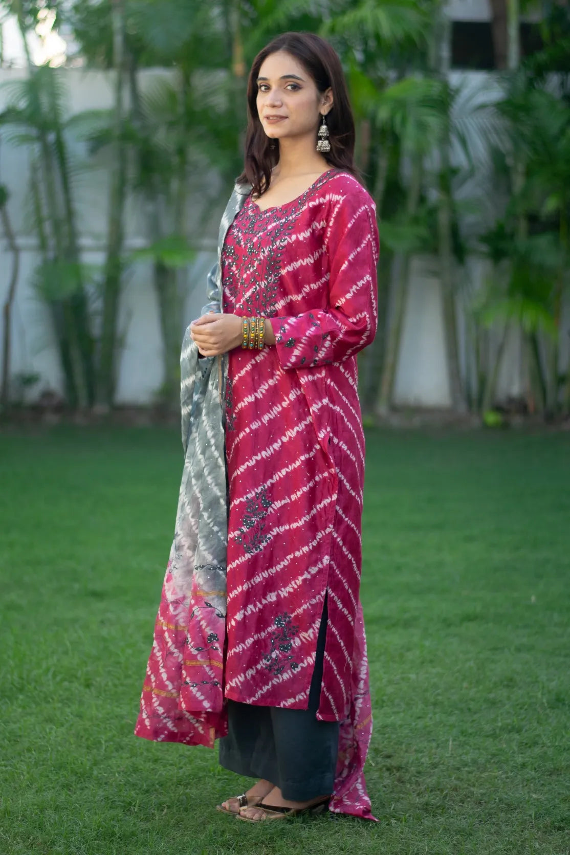 Onion Pink  tie-dye maheshwari kurta, grey tie-dye maheshwari dupatta with applique work with grey trousers