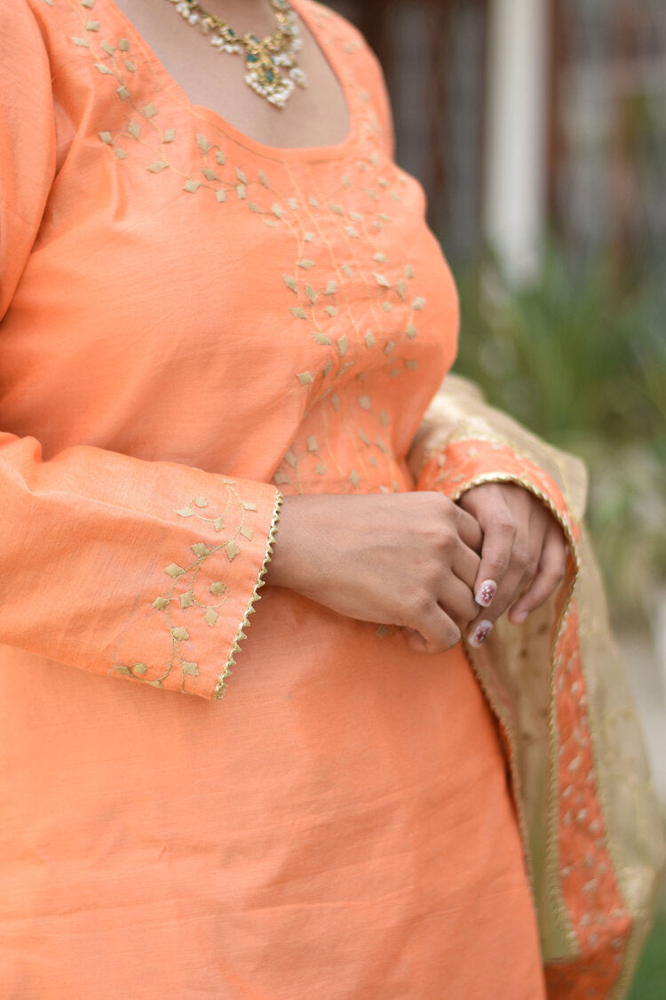 A stunning Peach Kamkhab Farshi Gharara, Peach Chanderi Kurta & Golden Dupatta with Tissue Applique Work ensemble