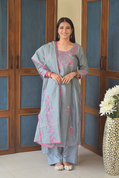 Indian women wearing chanderi cotton kurti