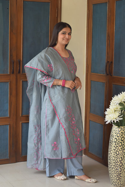 Indian women wearing chanderi kurta set