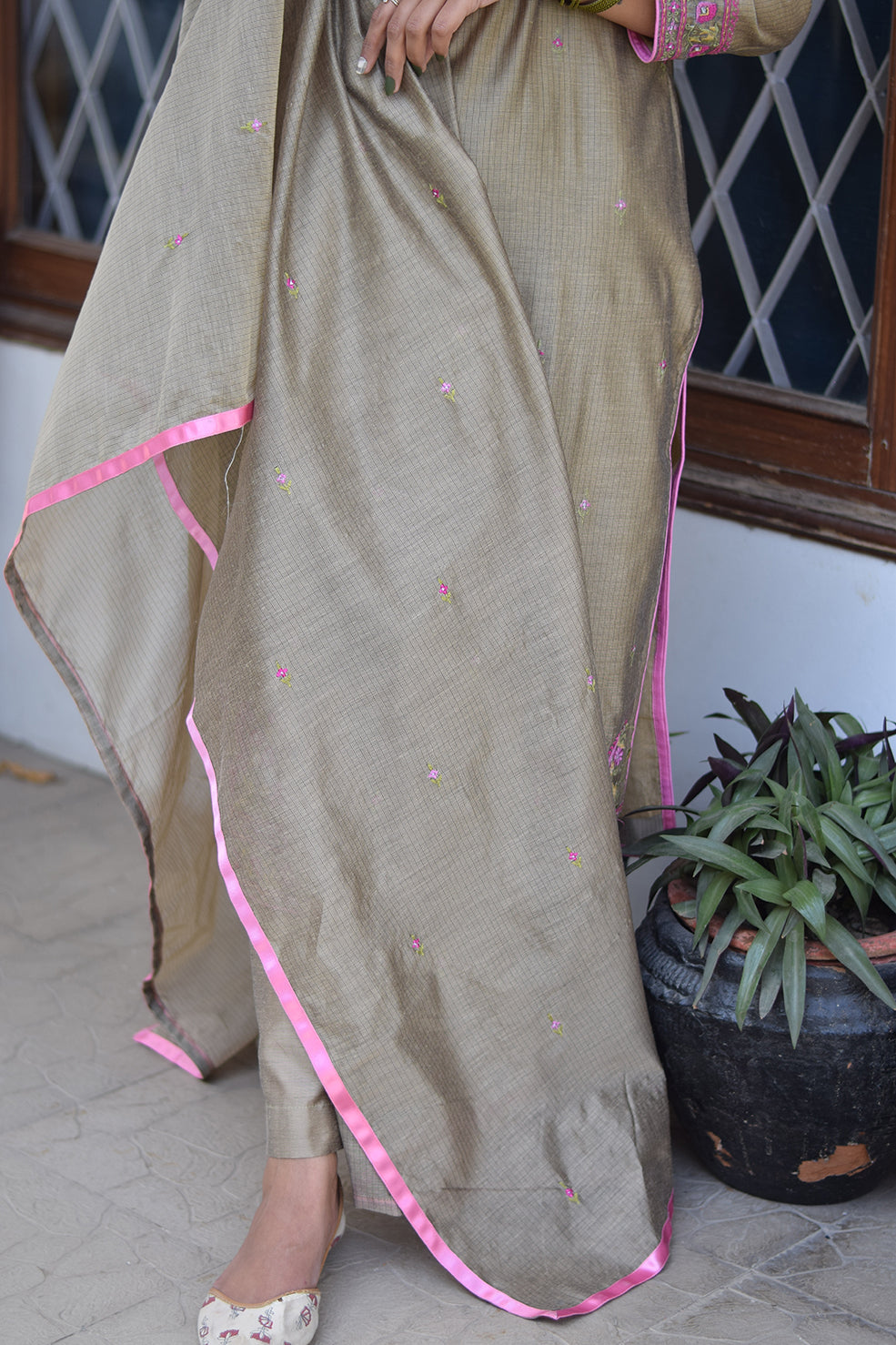Indian women wearing chanderi kurti with pant