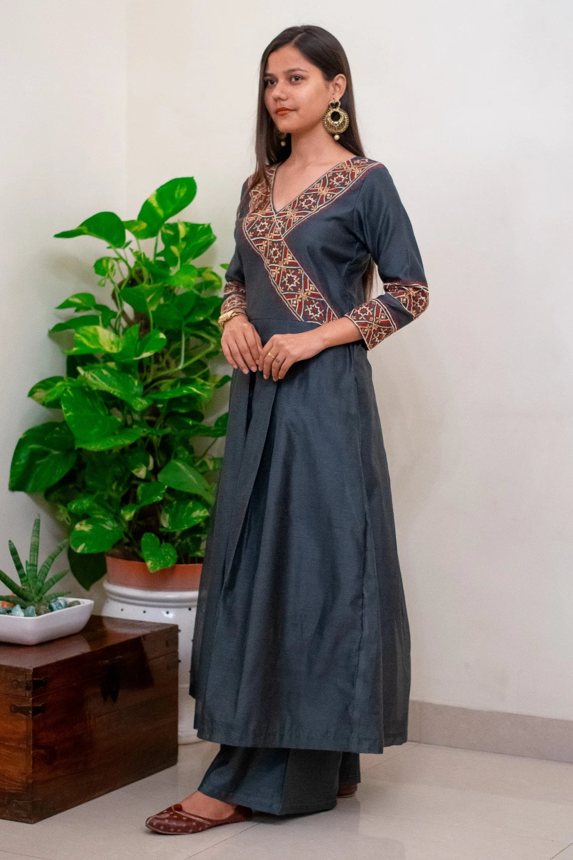 Grey Chanderi Resham Embroidered Kurta,Grey Chanderi Palazzo With Multicoloured Dupatta