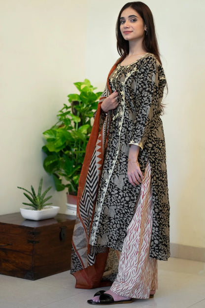 Black Kalamkari Maheshwari Applique Work Kurta,Kalamkari Maheshwari Dupatta with printed Trousers