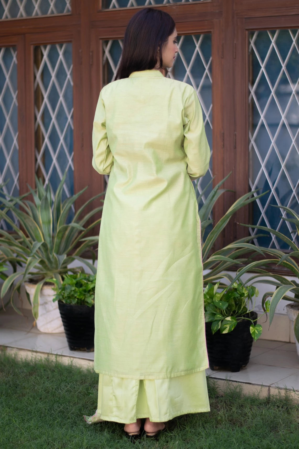 Indian women wearing green colour kurta