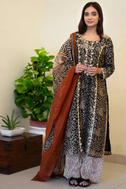 Black Kalamkari Maheshwari Applique Work Kurta,Kalamkari Maheshwari Dupatta with printed Trousers